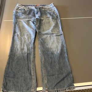 Mens Tommy Bahama denim jeans. 35 waist by 32 length.